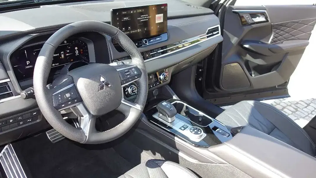 Mitsubishi Outlander 2.4 PHEV - Thumbnail 10
