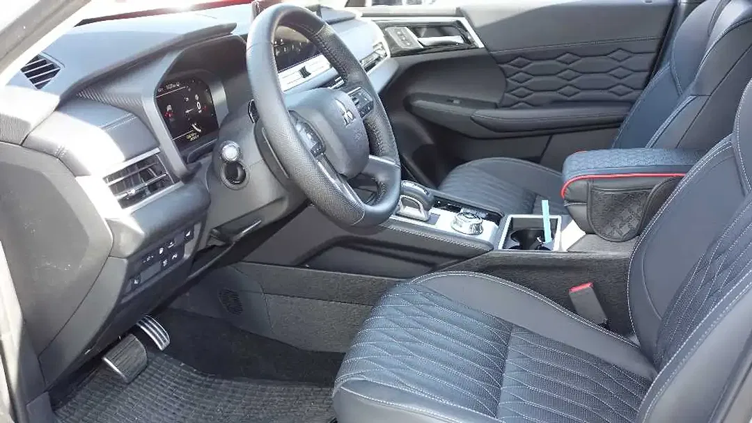Mitsubishi Outlander 2.4 PHEV - Thumbnail 13