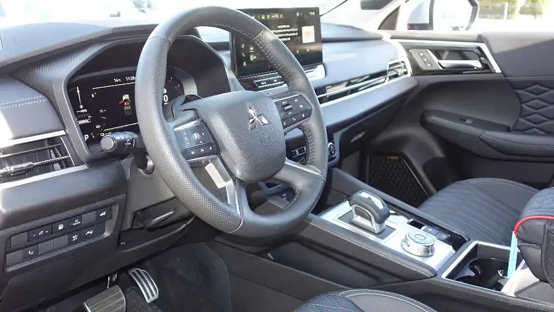 Mitsubishi Outlander 2.4 PHEV - Thumbnail 14