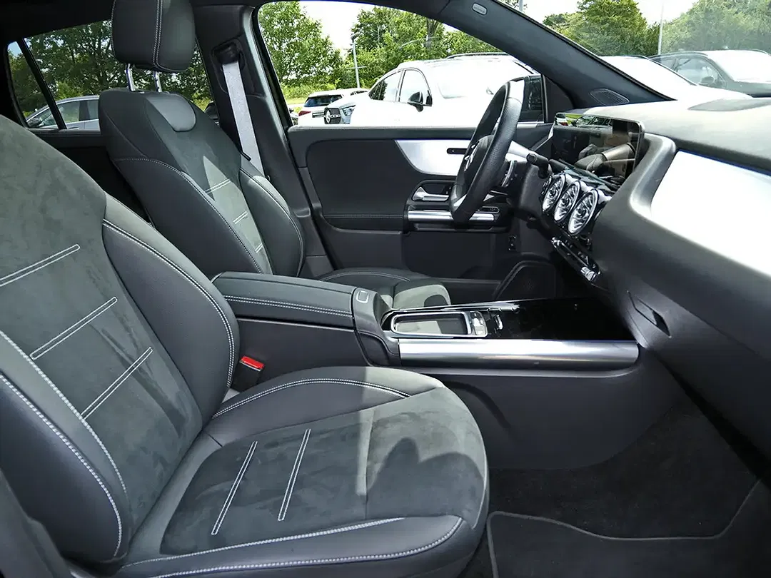 Mercedes-Benz GLA 200 AMG MBUX Night - Thumbnail 13