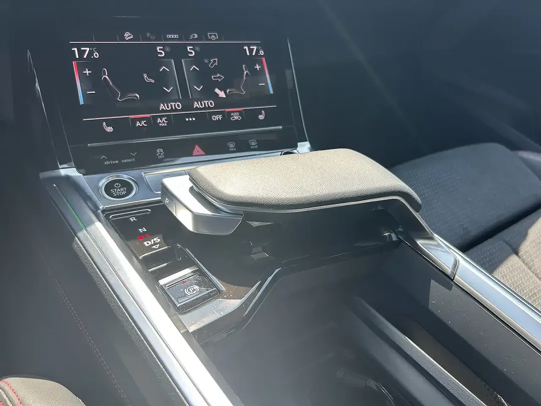Audi Q8 e-tron 50 Matrix LED S line - Thumbnail 21