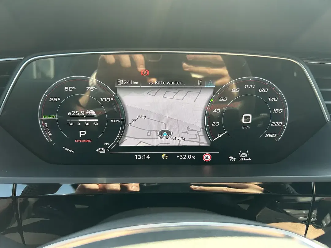Audi Q8 e-tron 50 Matrix LED S line - Thumbnail 26