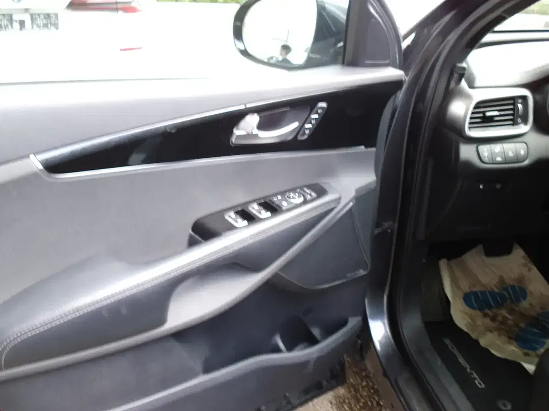 Kia Sorento 3.3 V6 AMT 4WD - Thumbnail 10