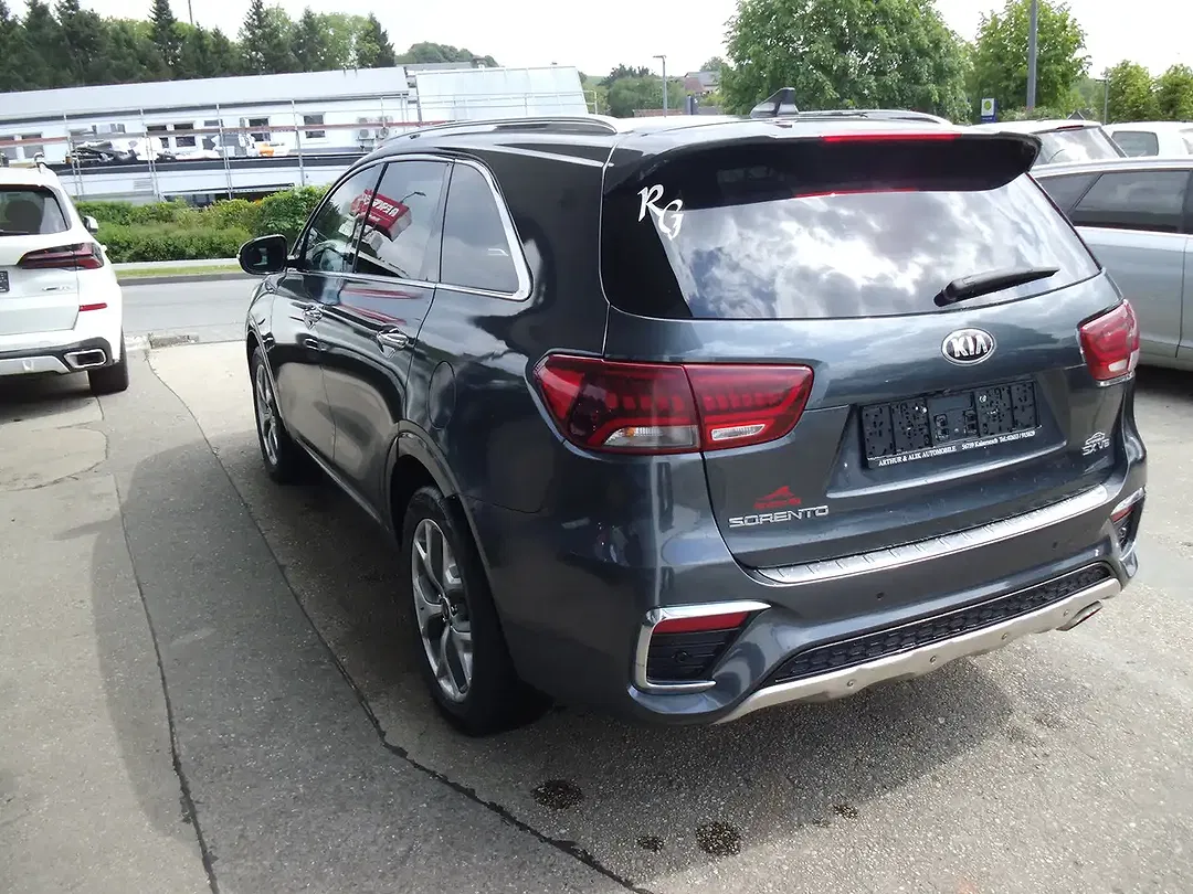 Kia Sorento 3.3 V6 AMT 4WD - Thumbnail 6