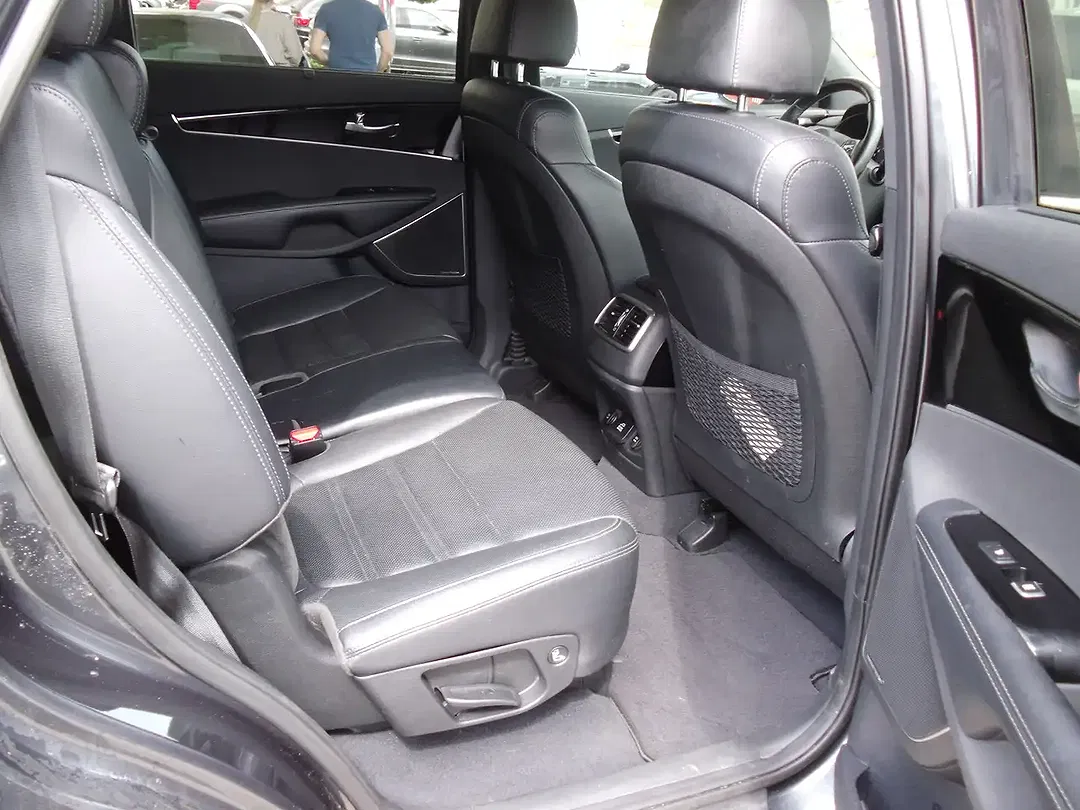 Kia Sorento 3.3 V6 AMT 4WD - Thumbnail 8