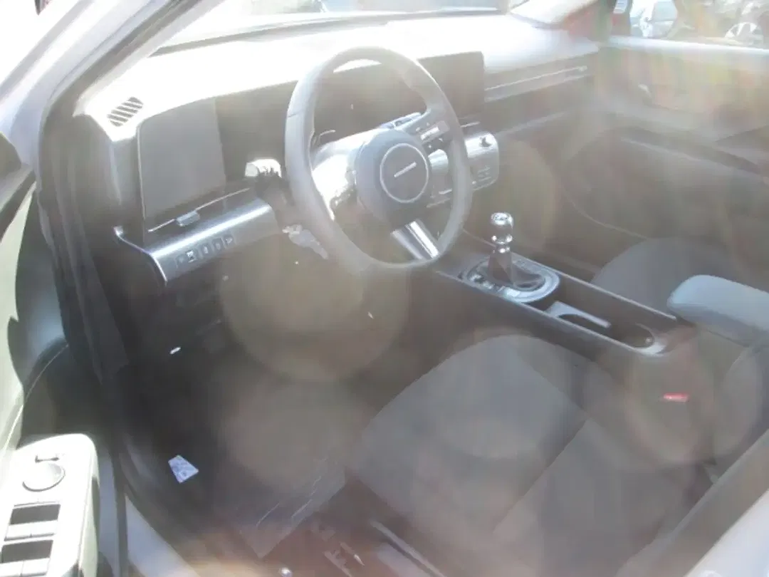 Hyundai KONA Select - Thumbnail 9