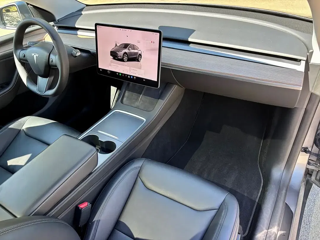 Tesla Model Y Dual Motor Long Range - Thumbnail 12