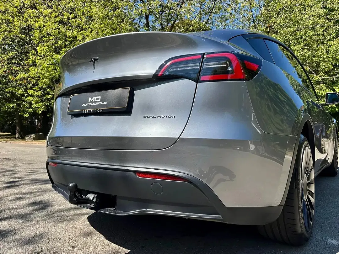 Tesla Model Y Dual Motor Long Range - Thumbnail 8