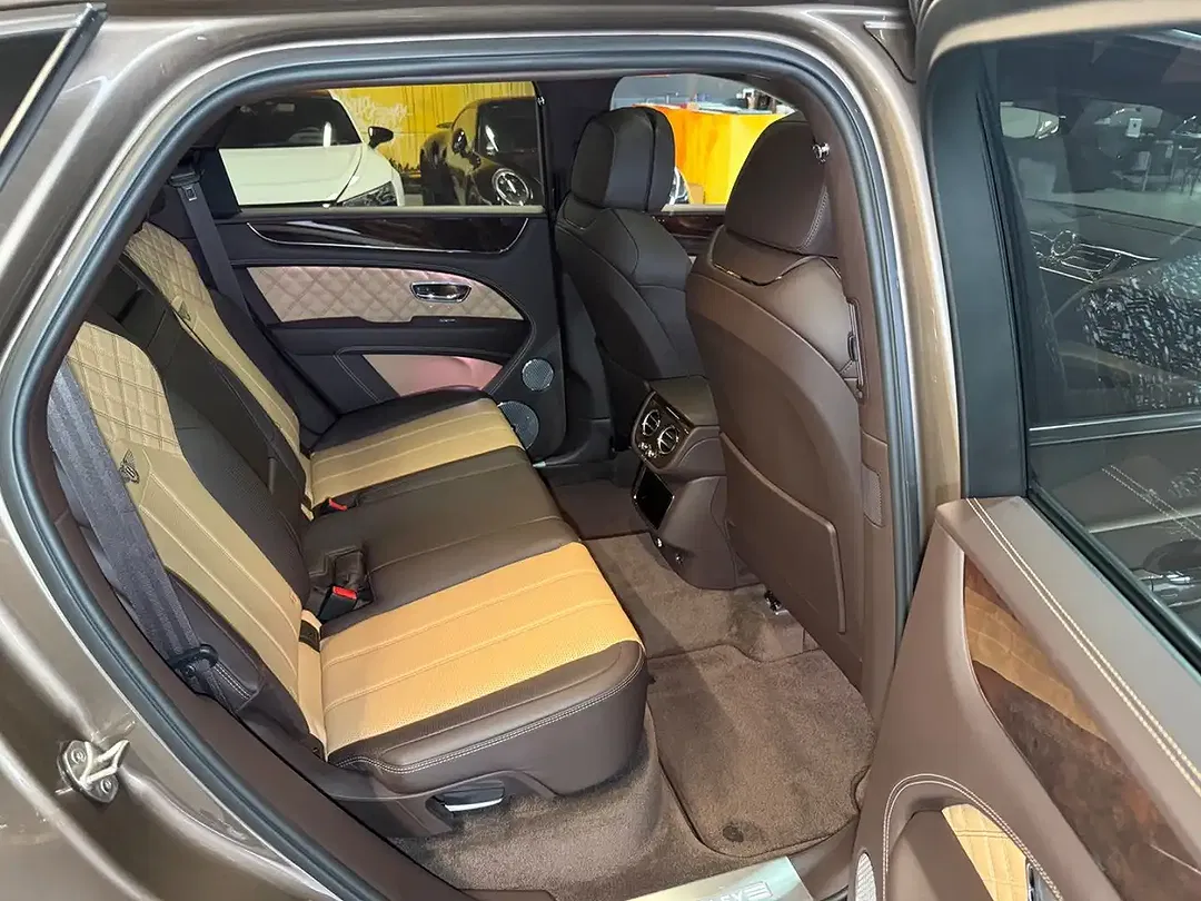 Bentley Bentayga 4.0 V8 AUT 4WD - foto 15