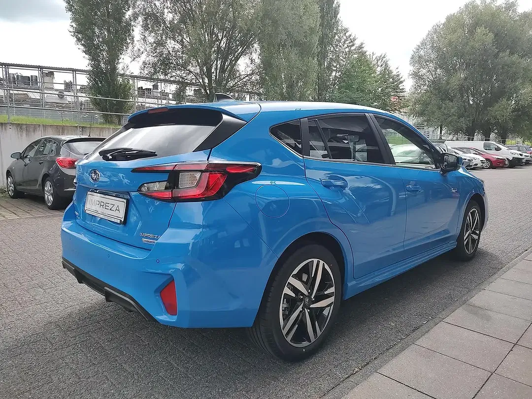 Subaru Impreza 2.0 AUT AWD Platinum - Thumbnail 4