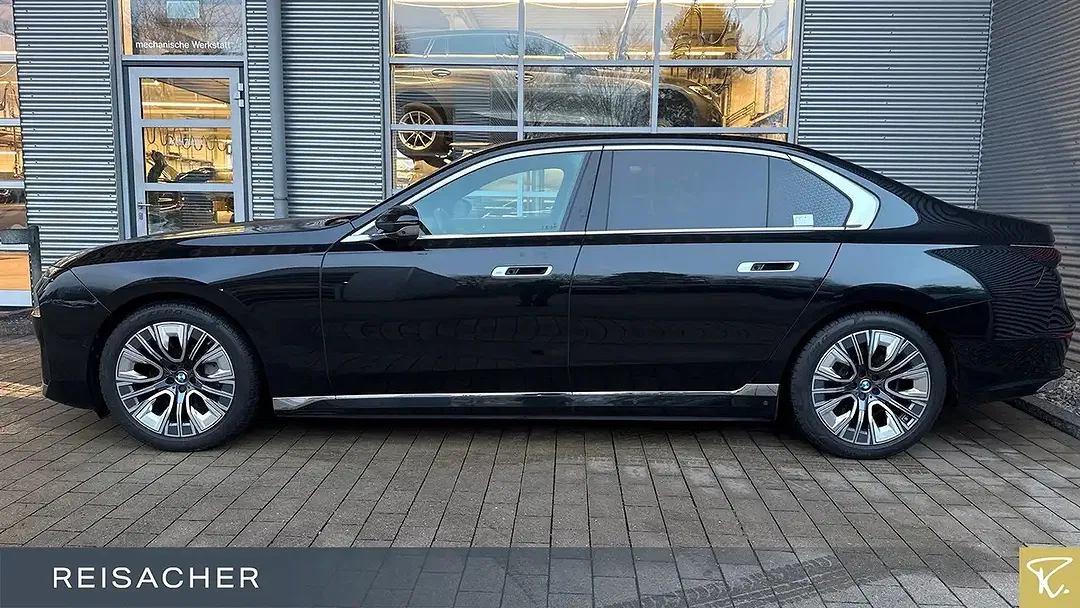 BMW i7 xDrive - Thumbnail 5