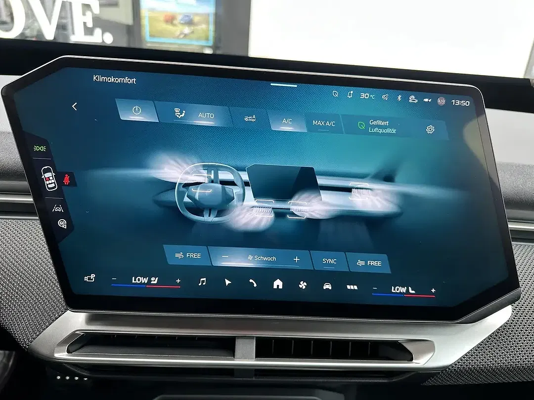 BMW iX3 xDrive M Sport Pro - Thumbnail 10
