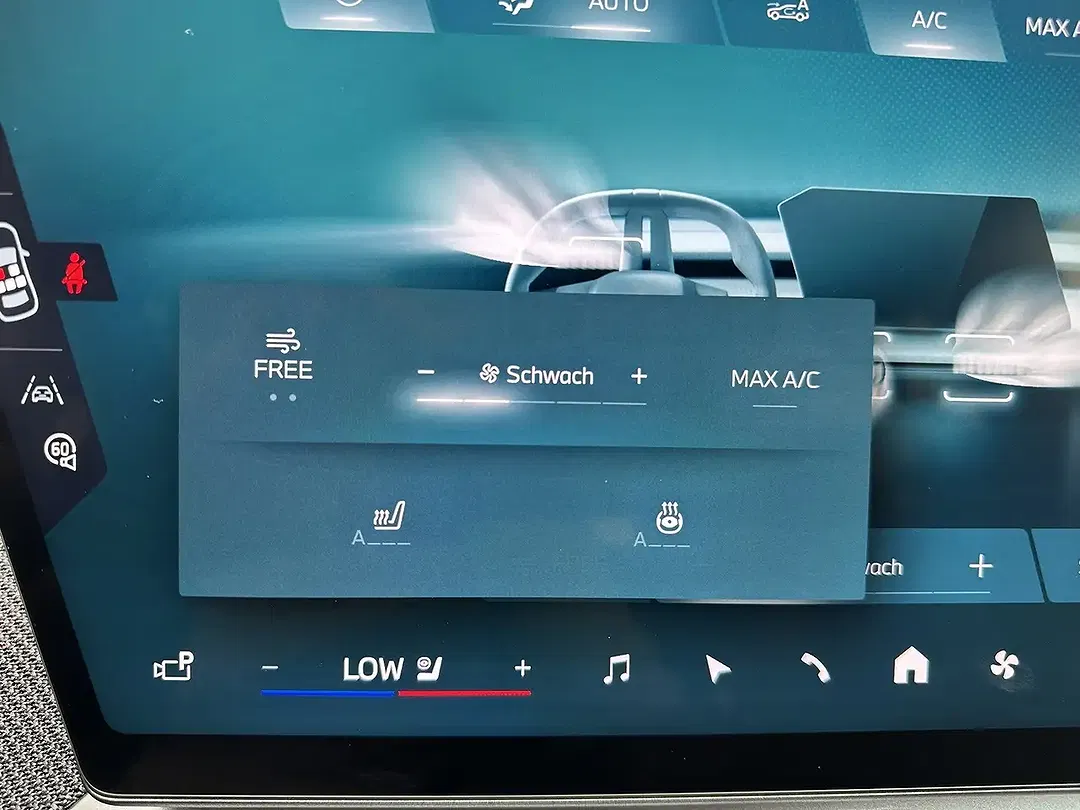 BMW iX3 xDrive M Sport Pro - Thumbnail 11