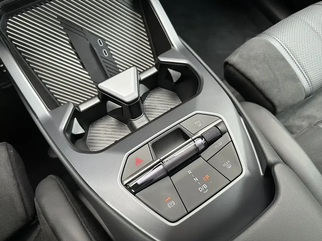 BMW iX3 xDrive M Sport Pro - Thumbnail 13