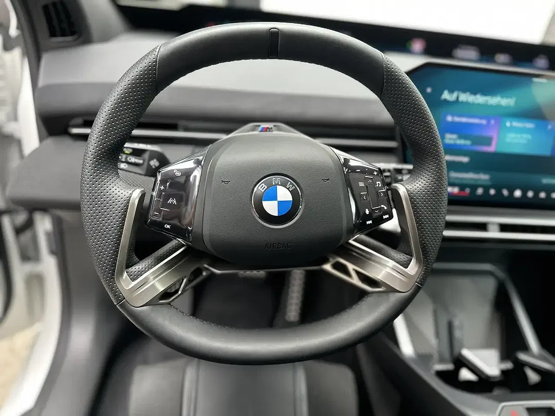 BMW iX3 xDrive M Sport Pro - Thumbnail 3