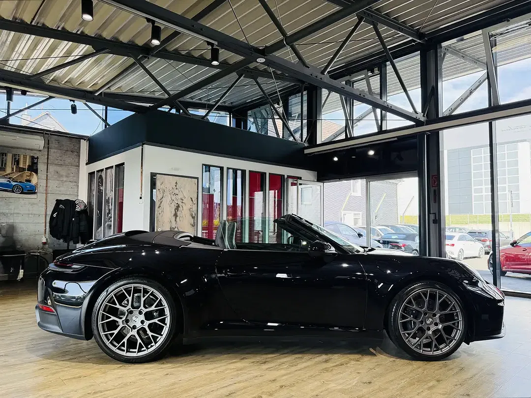 Porsche 911 Carrera Cabriolet - Thumbnail 13