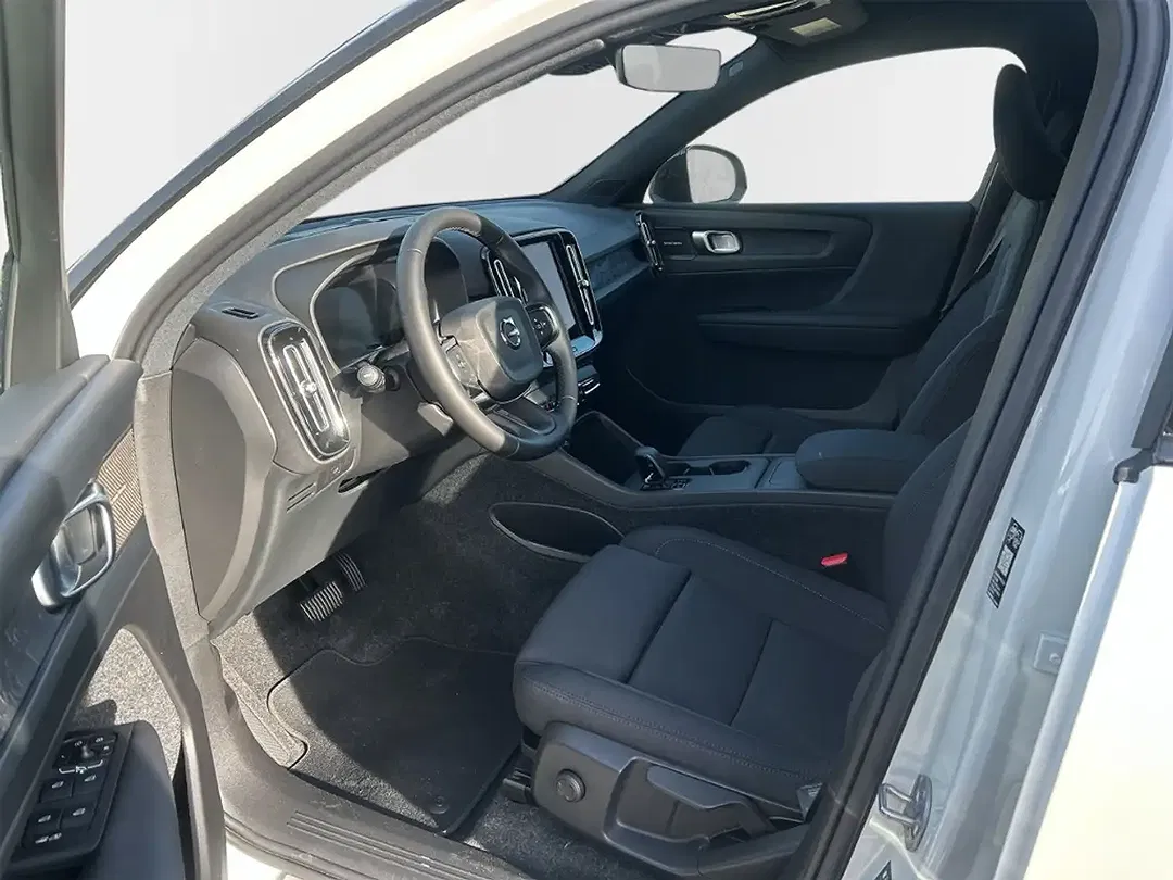 Volvo EX40 Single Motor Extended Range Plus Black Edition - Thumbnail 10