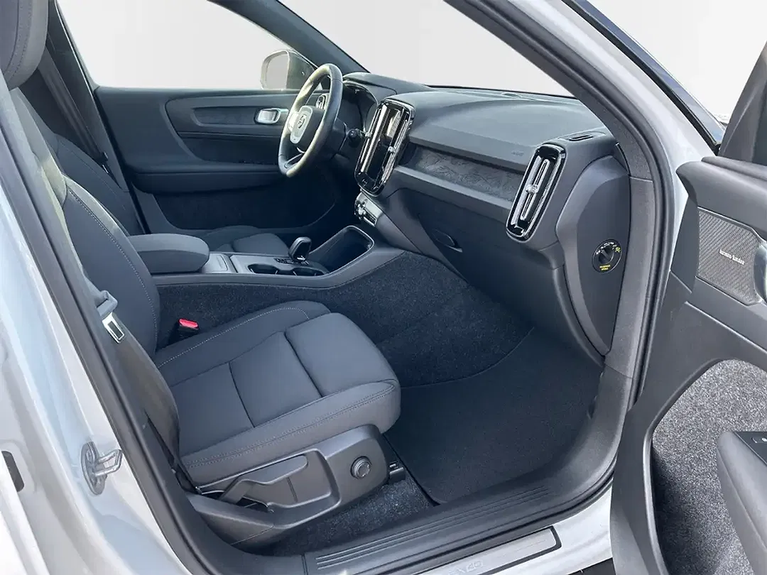 Volvo EX40 Single Motor Extended Range Plus Black Edition - Thumbnail 3