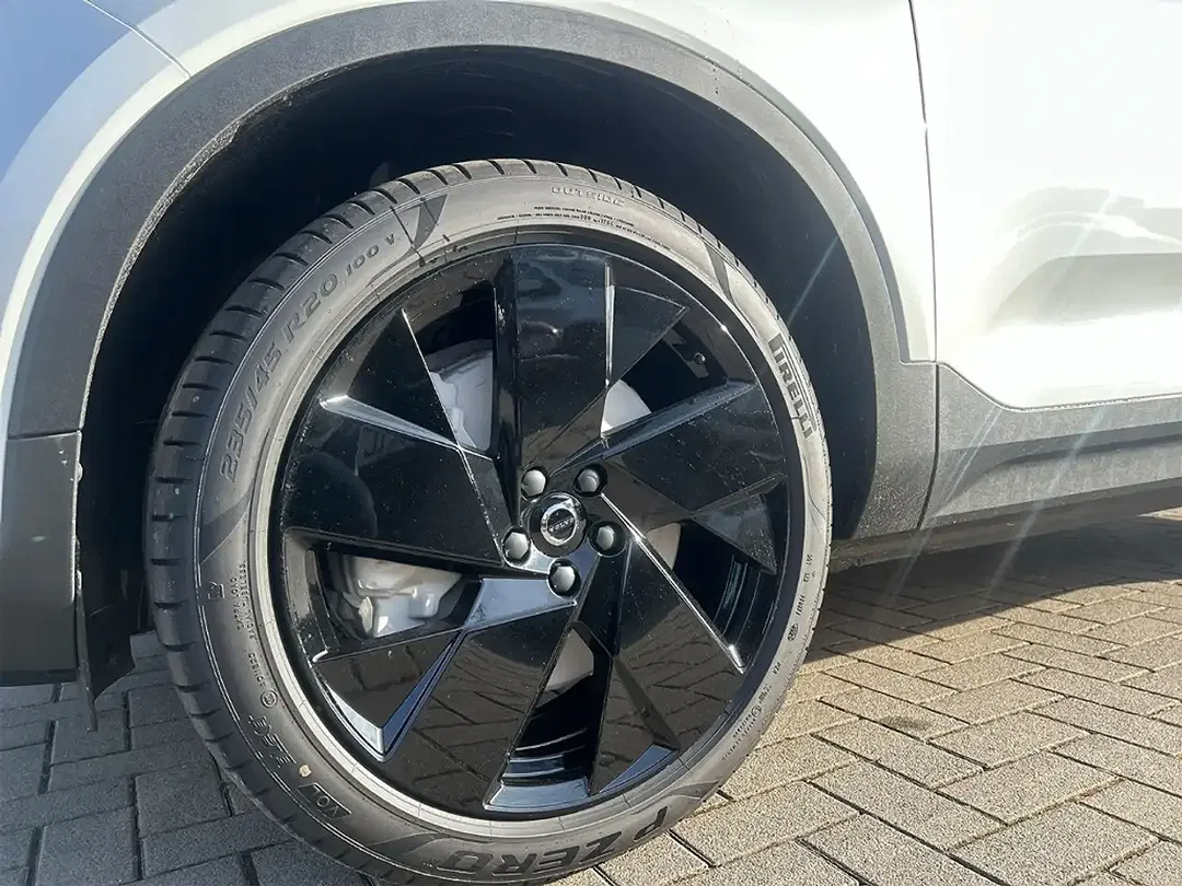 Volvo EX40 Single Motor Extended Range Plus Black Edition - Thumbnail 9