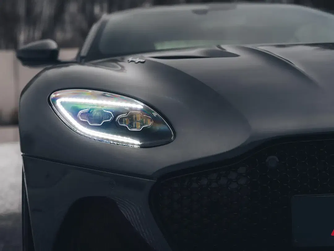 Aston Martin DBS - Thumbnail 3