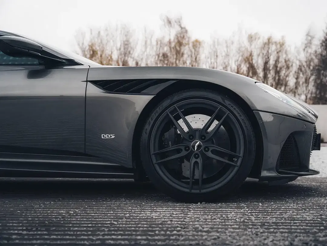 Aston Martin DBS - Thumbnail 6