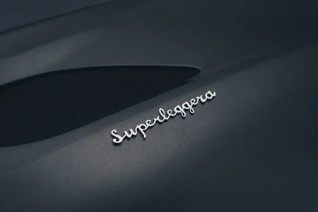 Aston Martin DBS - Thumbnail 7