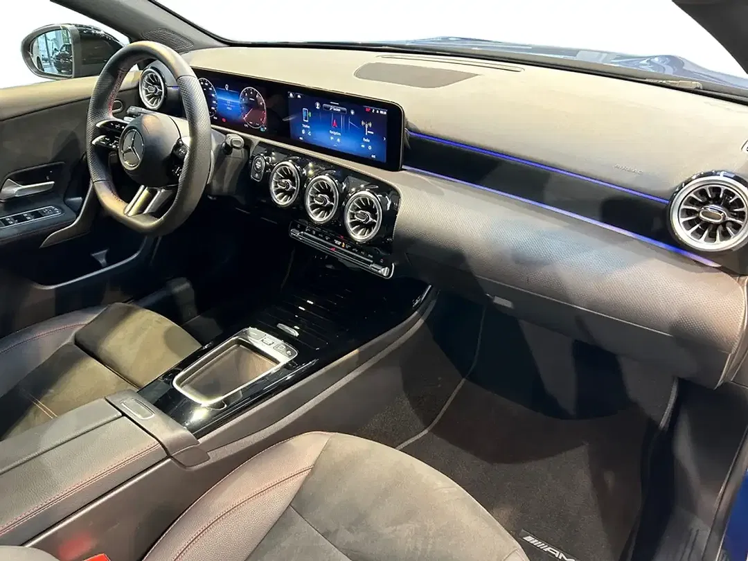 Mercedes-Benz A 200 AUT AMG MBUX Night - Thumbnail 3