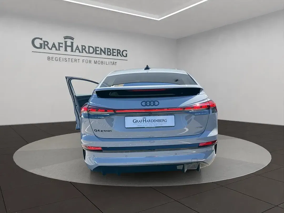 Audi Q4 e-tron quattro performance S line - Thumbnail 4