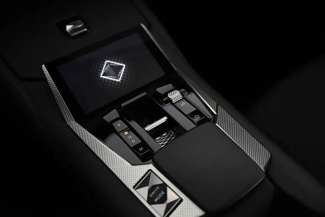 DS Automobiles DS 4 - Thumbnail 14