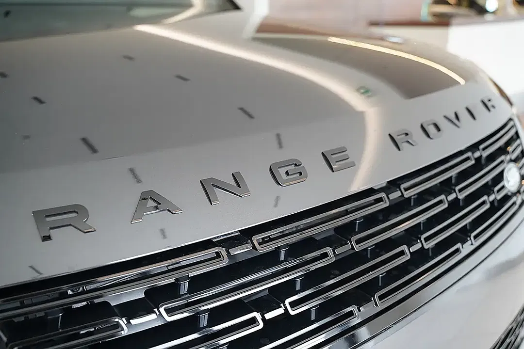 Land Rover Range Rover Sport P550e Hybrid - Thumbnail 4