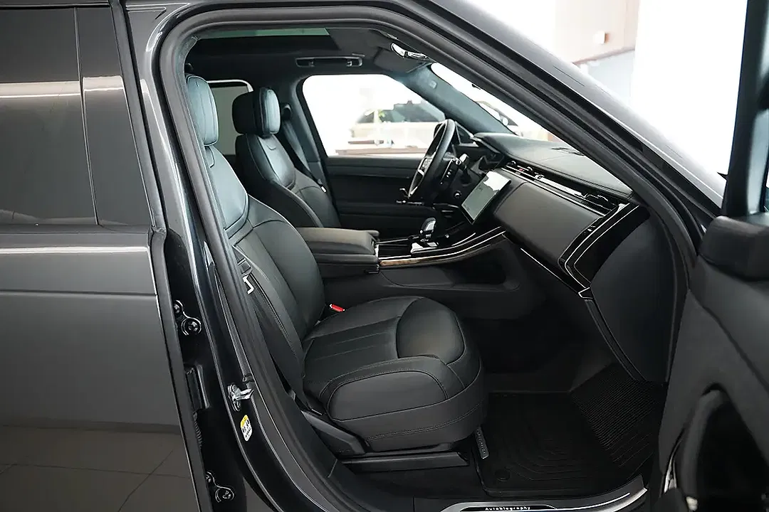 Land Rover Range Rover Sport P550e Hybrid - Thumbnail 5