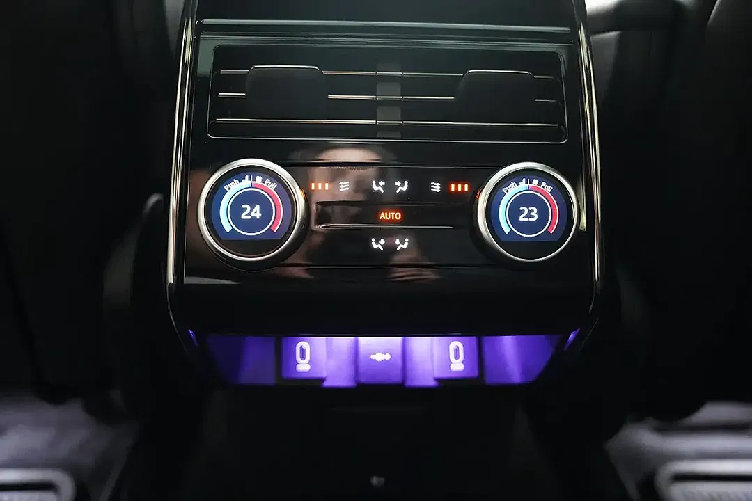 Land Rover Range Rover Sport P550e Hybrid - Thumbnail 8