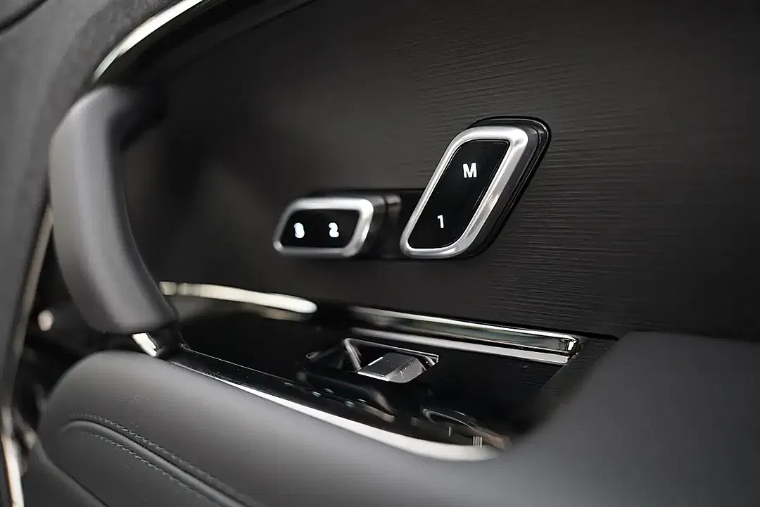 Land Rover Range Rover Sport P550e Hybrid - Thumbnail 9