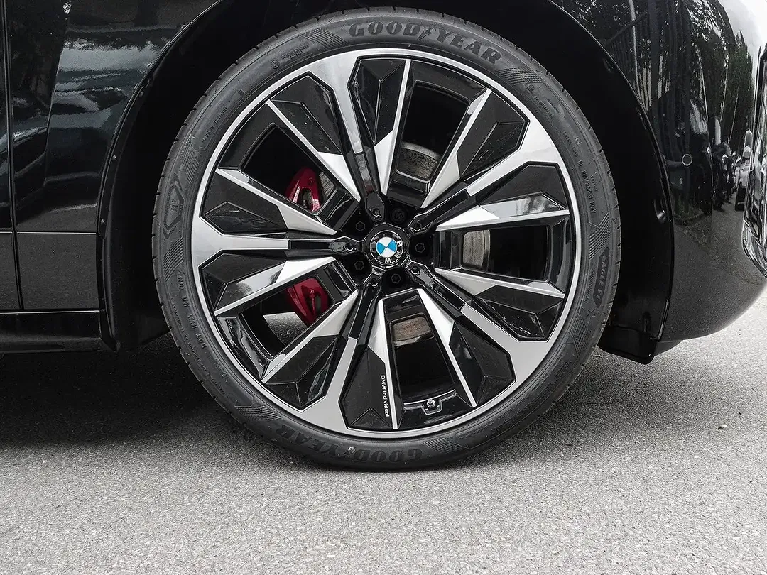 BMW iX xDrive M Sport - Thumbnail 3