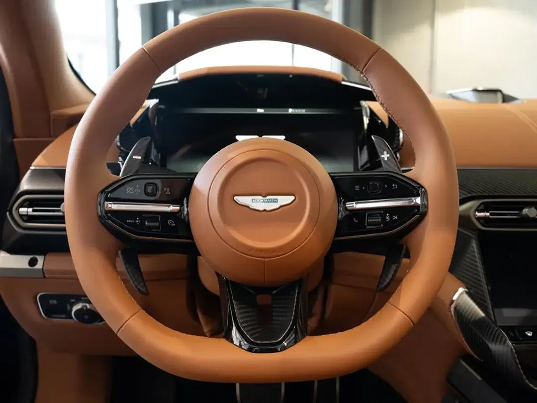 Aston Martin Vanquish Volante - Thumbnail 11