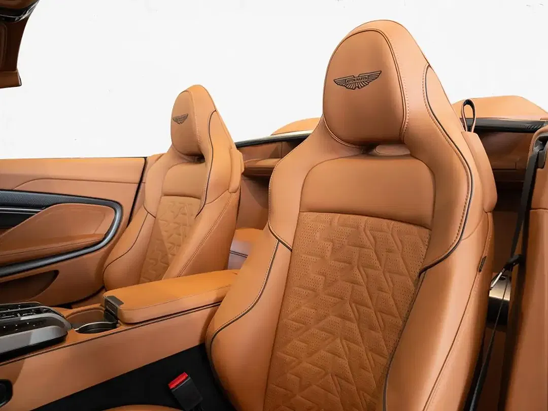 Aston Martin Vanquish Volante - Thumbnail 12