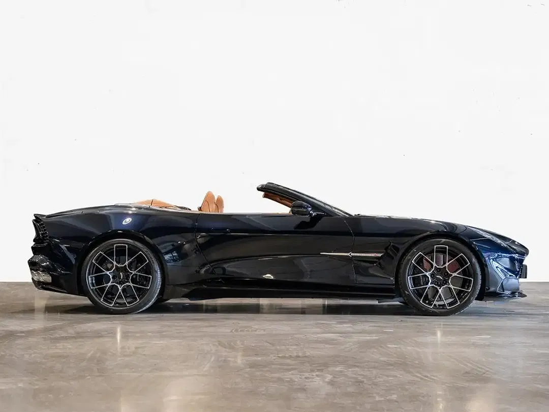 Aston Martin Vanquish Volante - Thumbnail 14