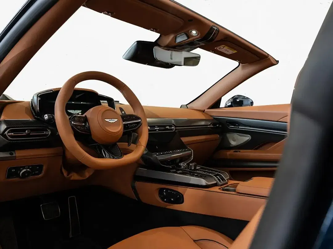 Aston Martin Vanquish Volante - Thumbnail 3