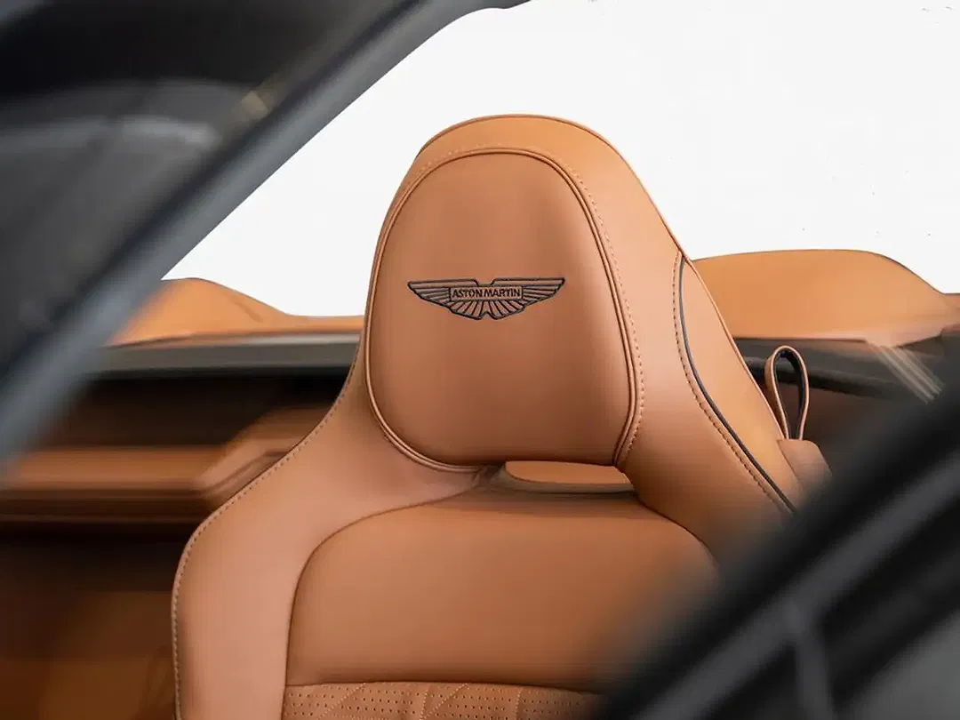 Aston Martin Vanquish Volante - Thumbnail 5