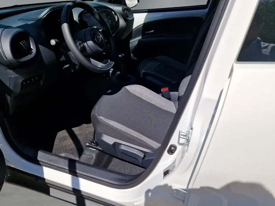 Toyota Aygo X Business Edition - Thumbnail 10