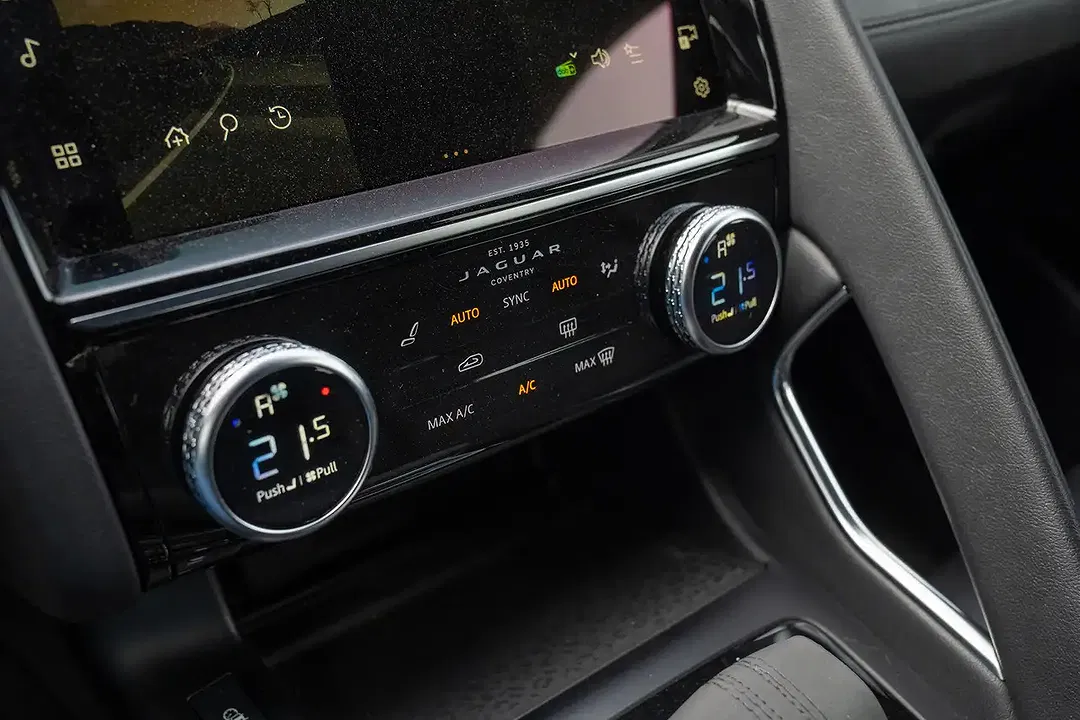 Jaguar E-Pace - Thumbnail 12