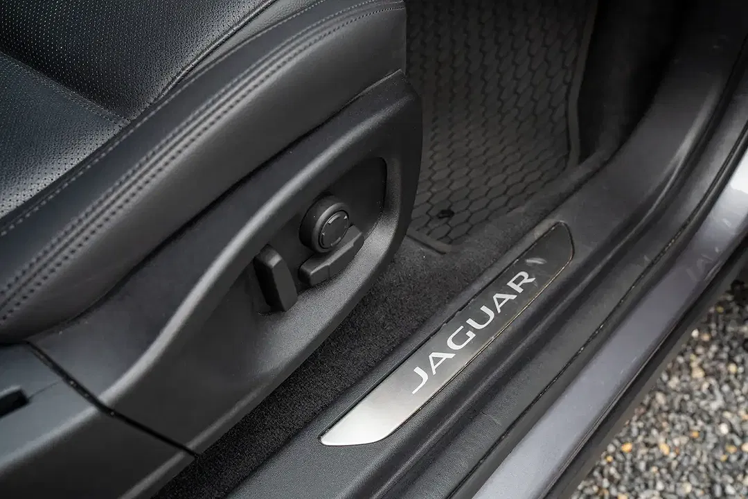 Jaguar E-Pace - Thumbnail 8