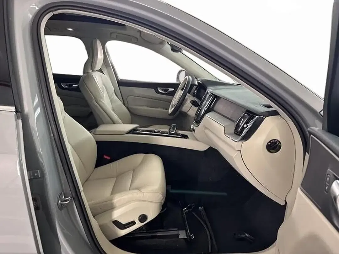 Volvo XC60 T6 PHEV AWD Core - Thumbnail 7