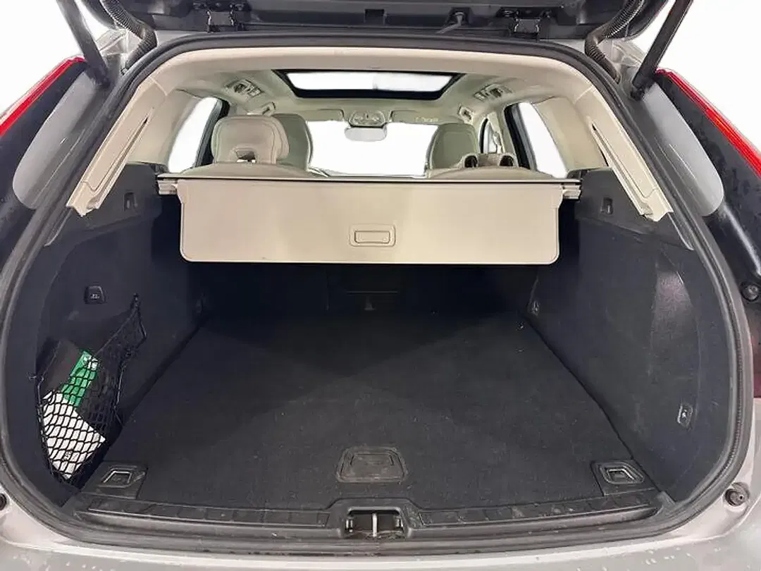 Volvo XC60 T6 PHEV AWD Core - Thumbnail 8