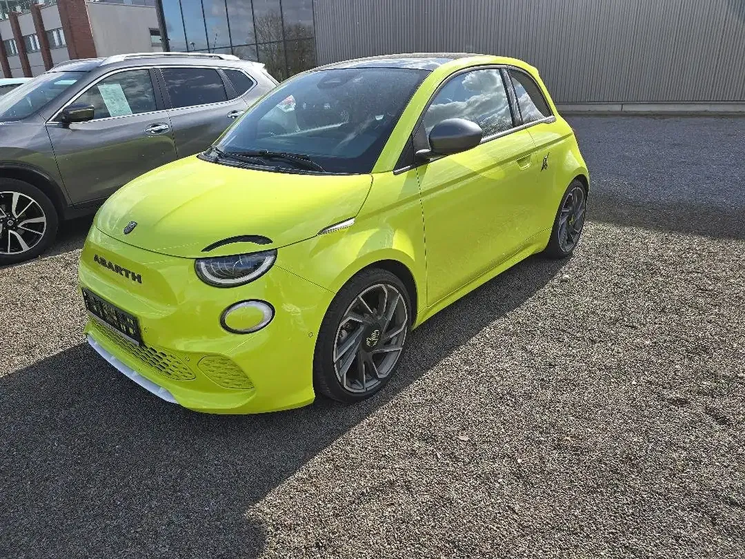 Abarth 500e - Thumbnail 3