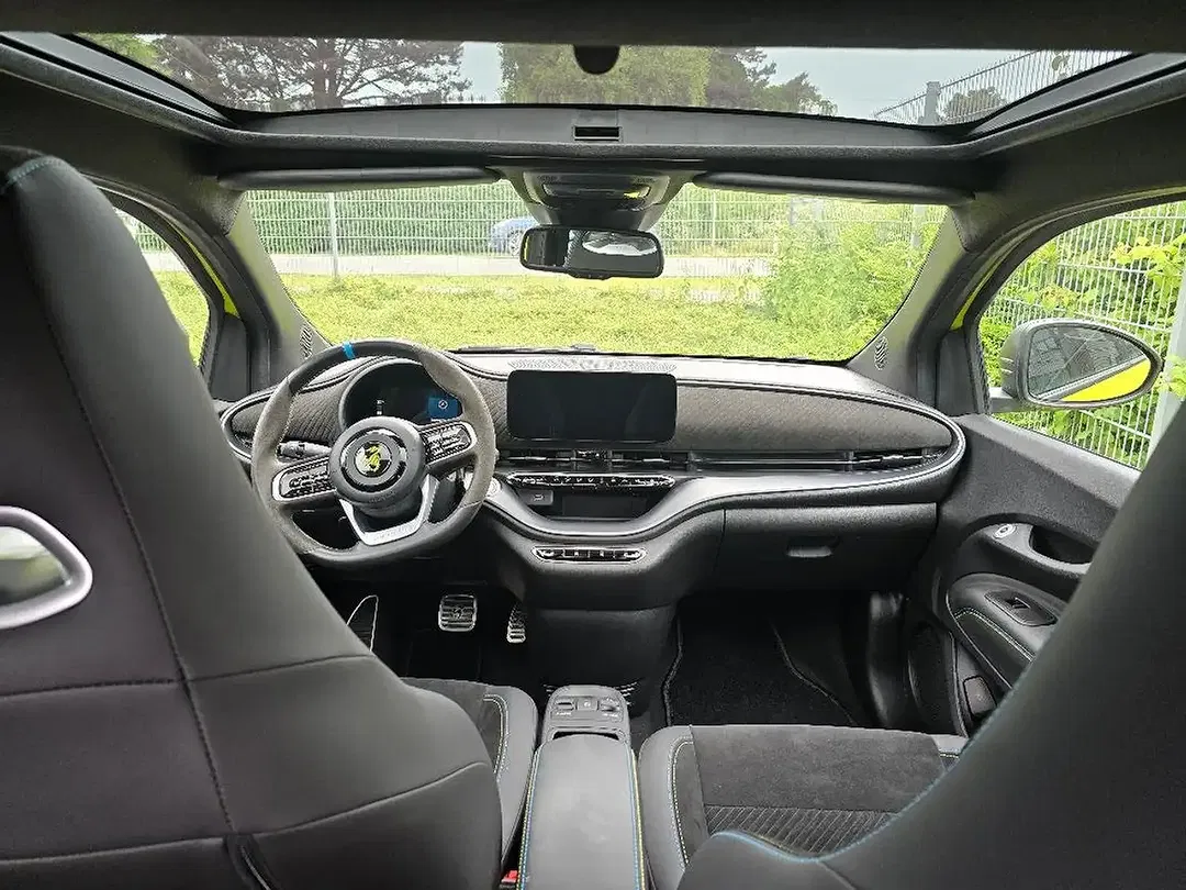 Abarth 500e - Thumbnail 7