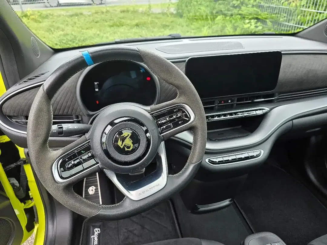 Abarth 500e - Thumbnail 8
