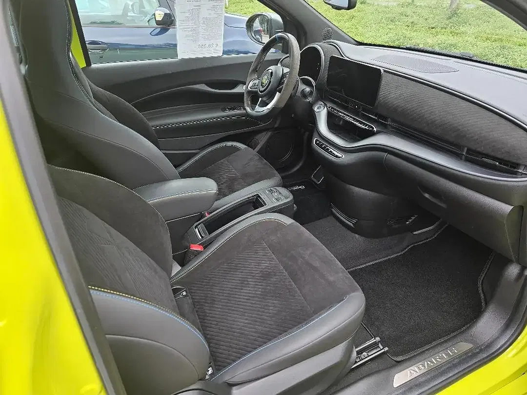 Abarth 500e - Thumbnail 9