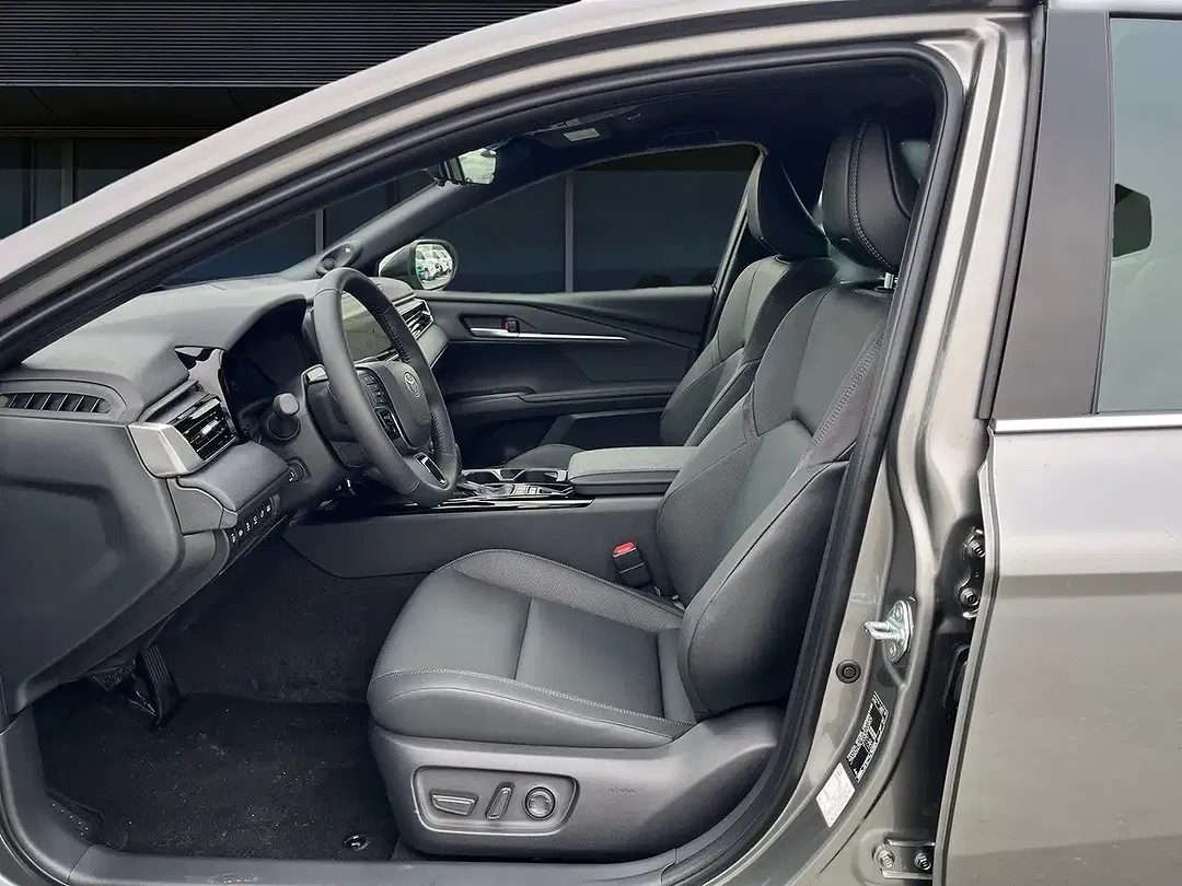 Toyota Camry Hybrid Executive - Thumbnail 19