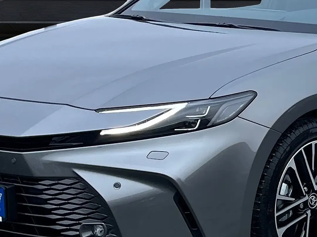 Toyota Camry Hybrid Executive - Thumbnail 25